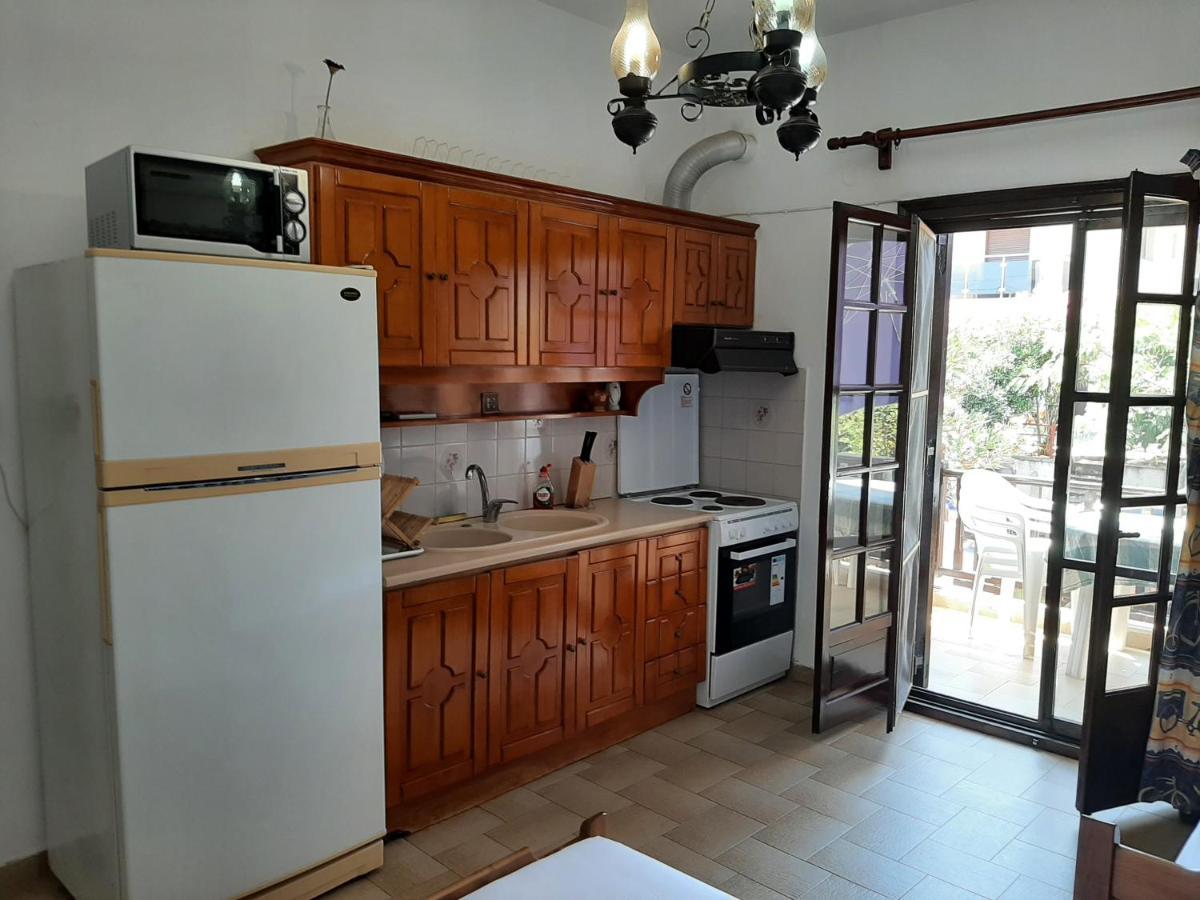 House Kosmas On The Beach Sarti Bagian luar foto